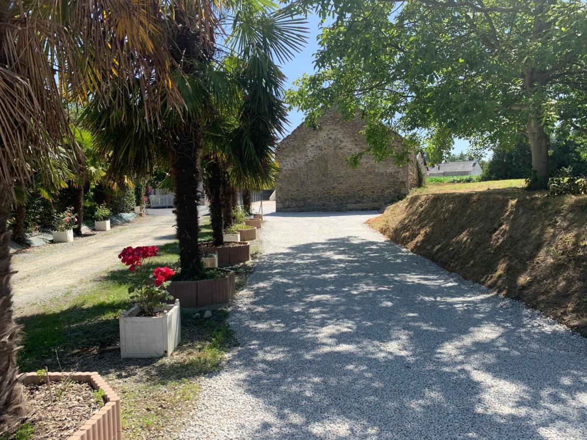 La Giendrotais Bed & Breakfast Corseul Exterior photo